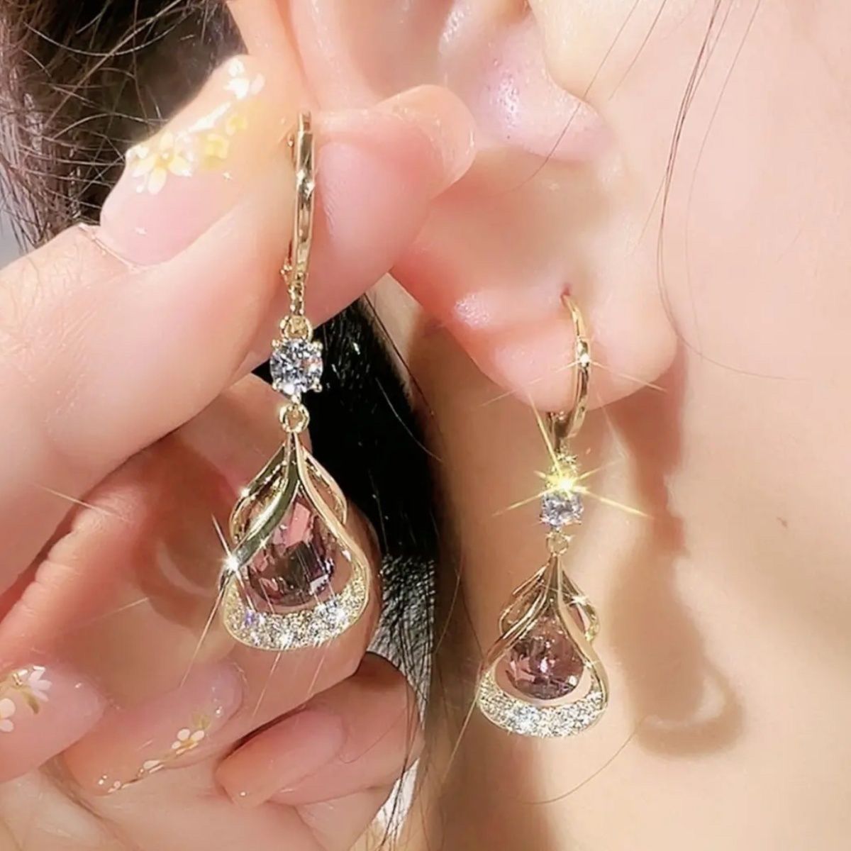 ✨💎💎【Kupite 1, dobite 2 gratis】 Novi uhani z bleščečo eleganco